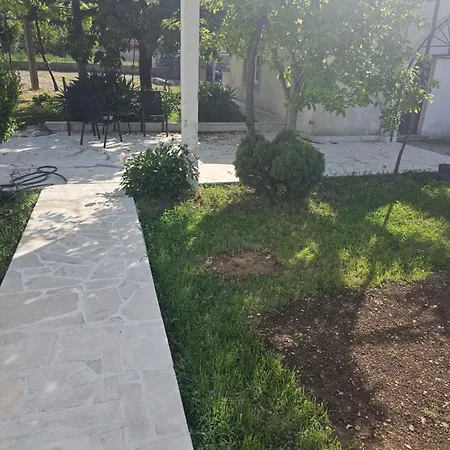 بيت للعطل Olive Roots Yard House *